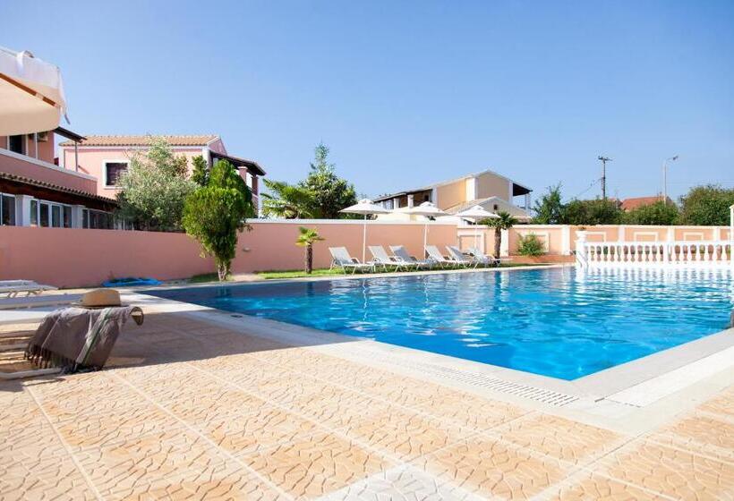 带阳台的三人标准间, Corfugrace