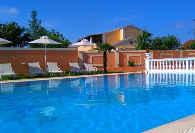 带阳台标准四人间, Corfugrace