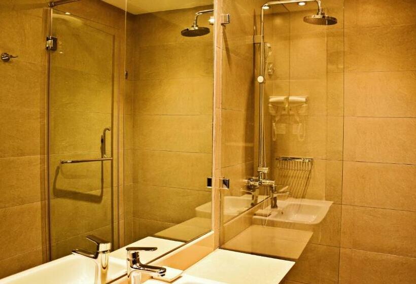 带大床的标准间, Doubletree By Hilton Nairobi Hurlingham