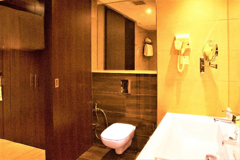 带大床的豪华间, Doubletree By Hilton Nairobi Hurlingham