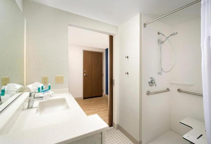 Люкс Адаптированный для Инвалидов, Holiday Inn Express & Suites By Ihg Altoona, An Ihg