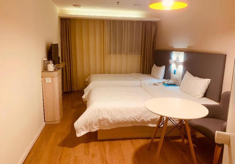 스탠다드 룸 킹사이즈 침대, Holiday Inn Express & Suites By Ihg Altoona, An Ihg