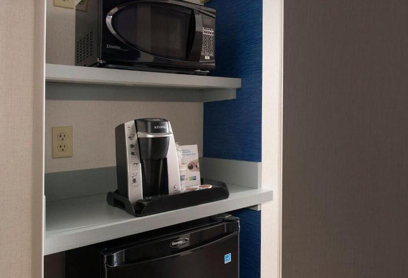 스위트 킹사이즈 침대, Holiday Inn Express & Suites By Ihg Altoona, An Ihg