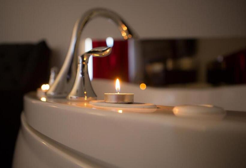 스탠다드 룸 더블 침대 2개, Monastery