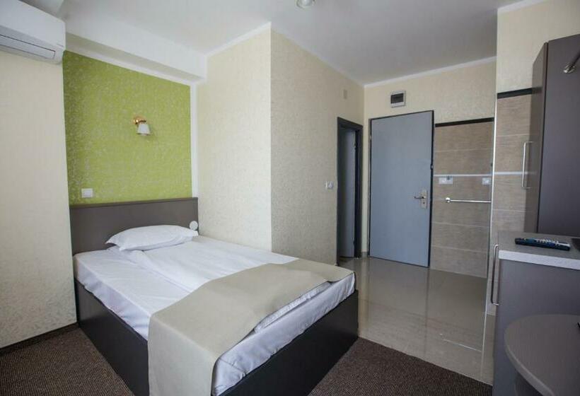 スタンダードシングルルーム, Seneca