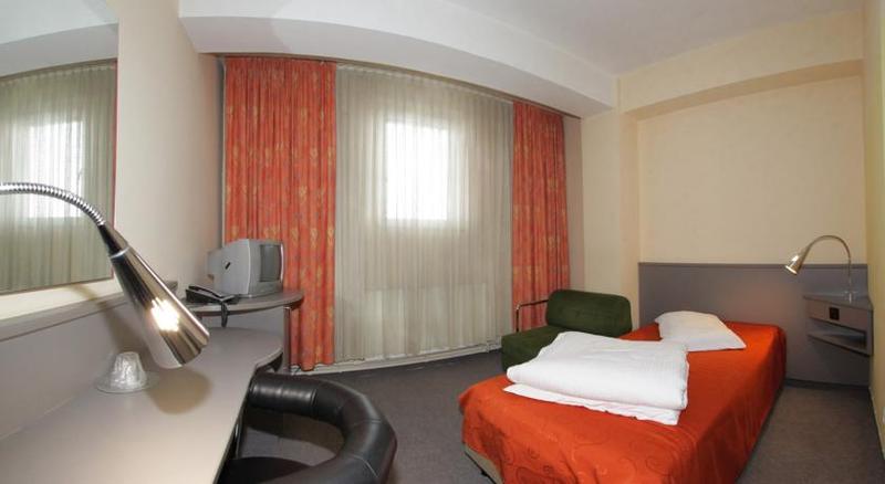 スタンダードシングルルーム, Seneca