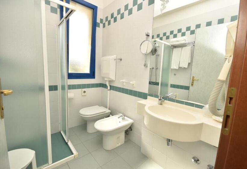 バルコニー付きスタンダードトリプルルーム, Thea