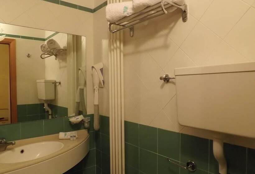 バルコニー付きスタンダードルーム, Thea