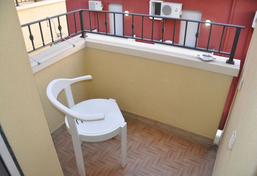 バルコニー付きスタンダードトリプルルーム, Thea