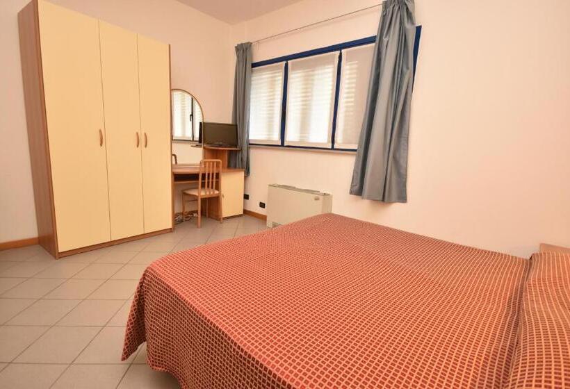 スタンダードトリプルルーム, Thea