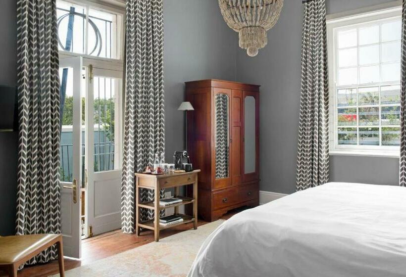 Номер Deluxe, Harpers House