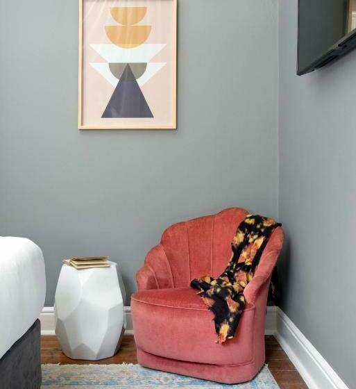 Номер Deluxe, Harpers House