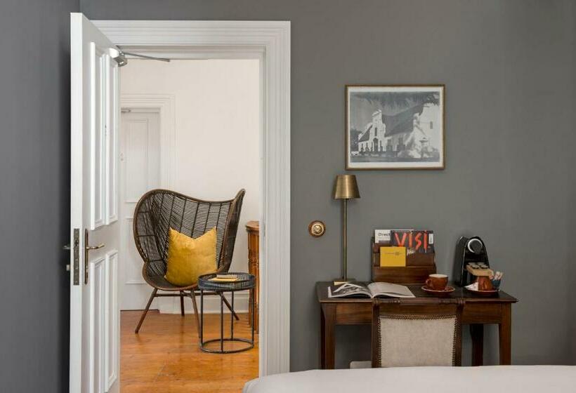 Номер Deluxe, Harpers House