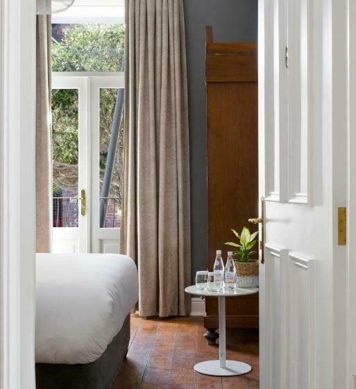 Номер Deluxe, Harpers House