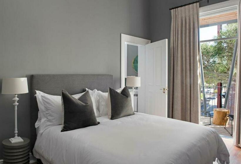 Номер Deluxe, Harpers House