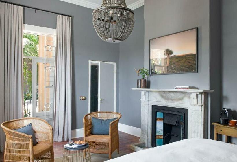 Номер Superior, Harpers House