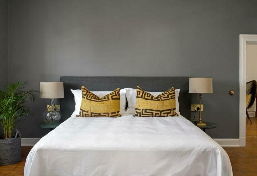 Номер Superior, Harpers House