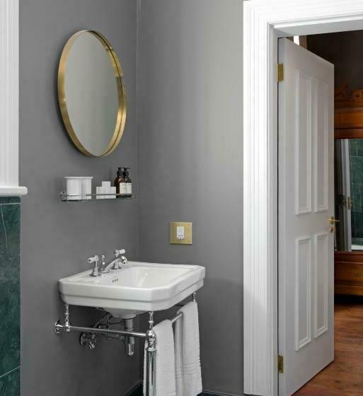 Номер Superior, Harpers House