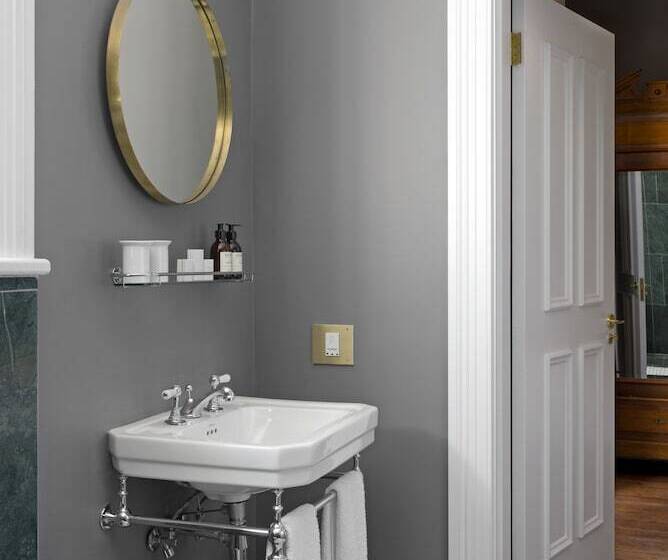 Номер Deluxe, Harpers House