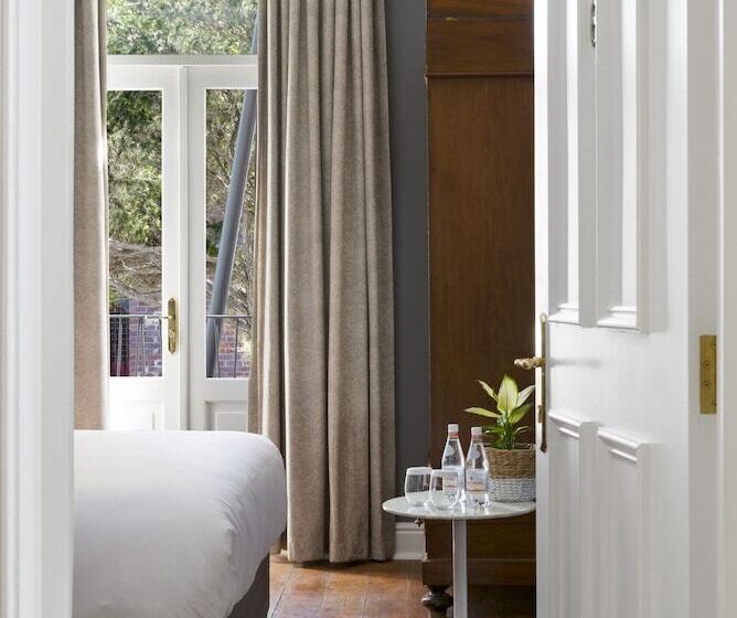 Номер Deluxe, Harpers House