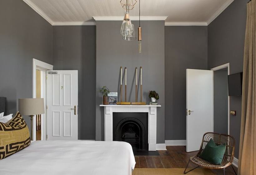 Номер Superior, Harpers House