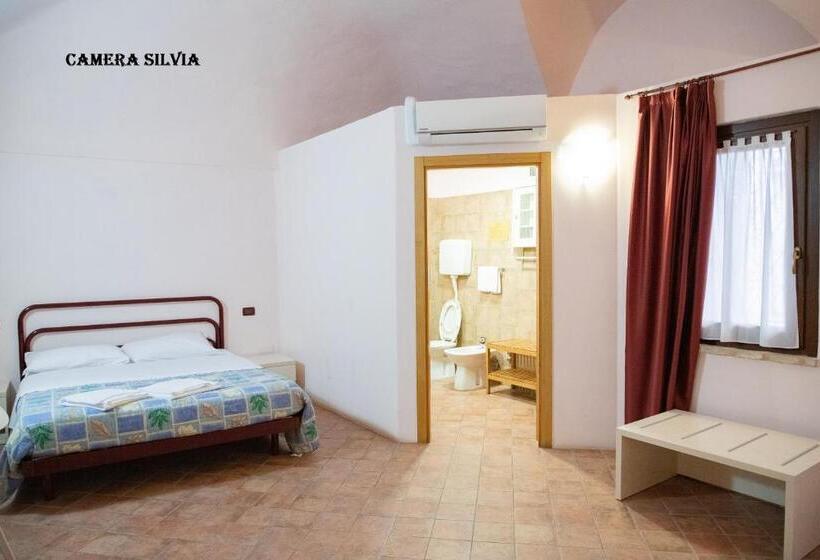 Economy Quadruple Room, Palazzo Meraviglia Albergo Diffuso