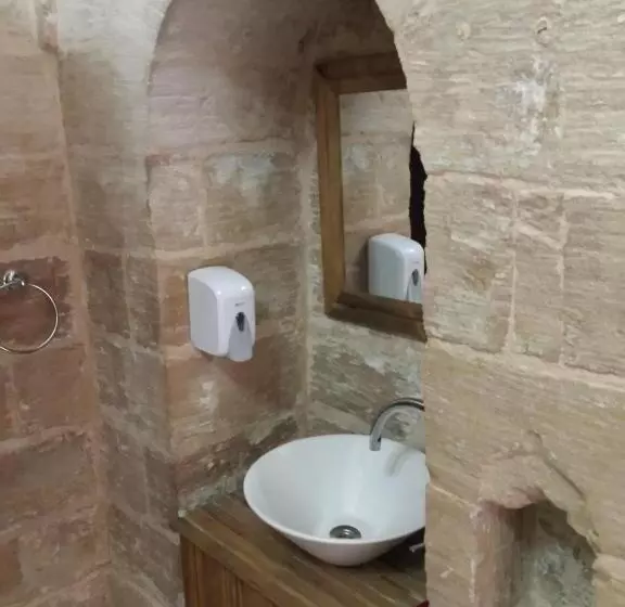 اتاق اکونومی, Dara Konağı