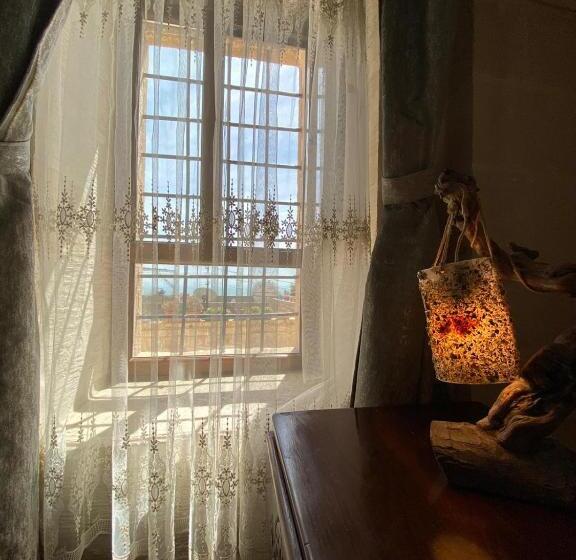 اتاق لوکس با تراس, Dara Konağı