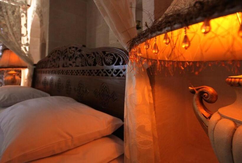 سوئیت با تخت بزرگ, Dara Konağı