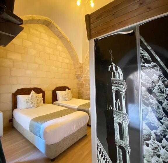 اتاق کلاب, Dara Konağı