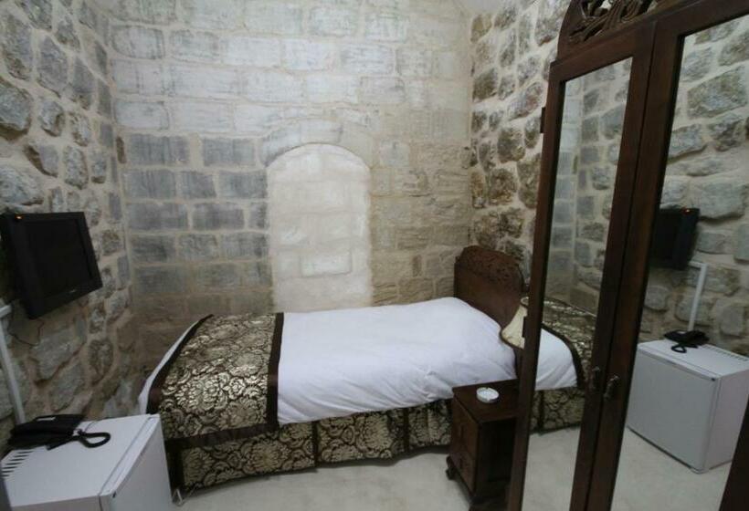 اتاق اکونومی یک تخته, Dara Konağı