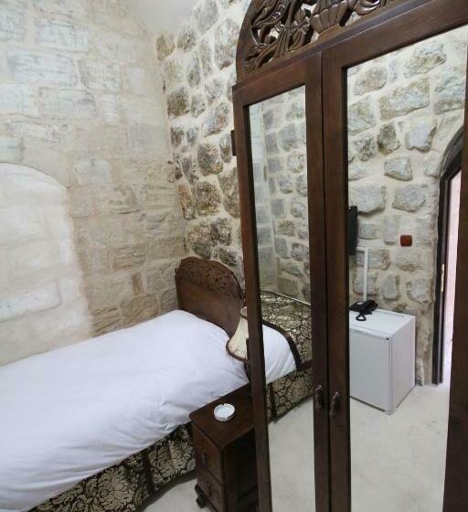 اتاق اکونومی یک تخته, Dara Konağı