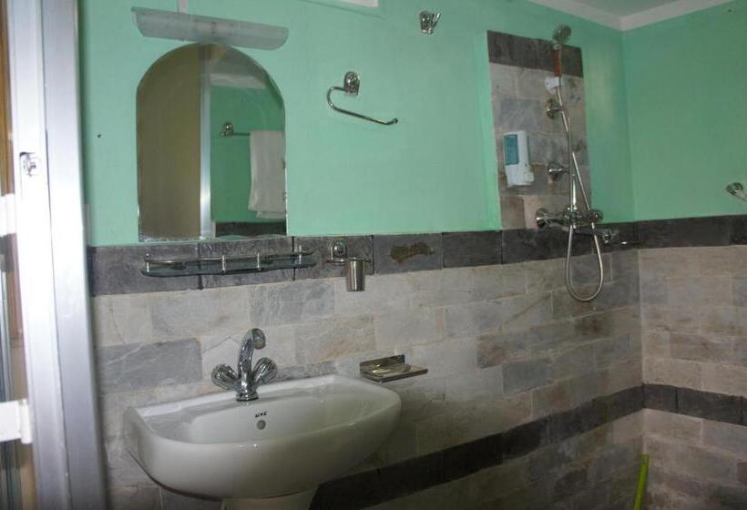 اتاق خانوادگی, Mount Paradise