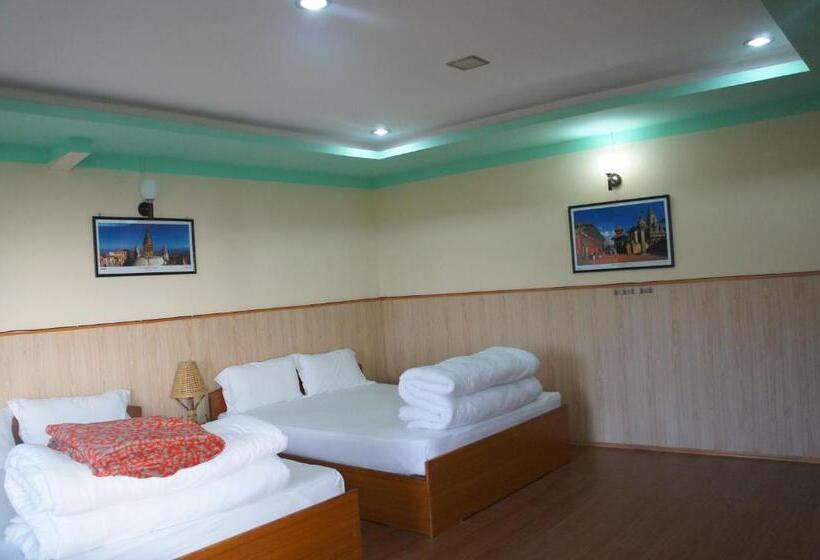 اتاق خانوادگی, Mount Paradise