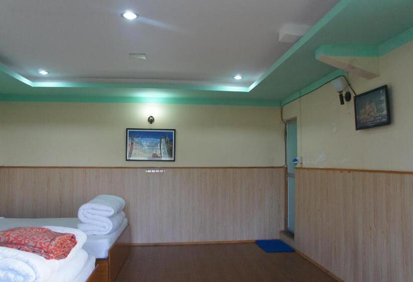 اتاق خانوادگی, Mount Paradise