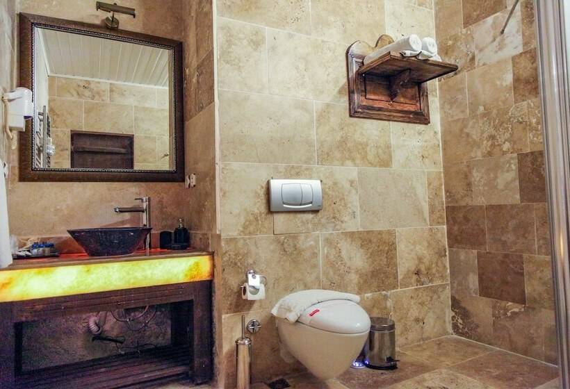 جناح جونيور, Roma Cave Suite