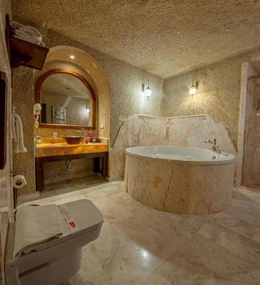 جناح ديلوكس, Roma Cave Suite