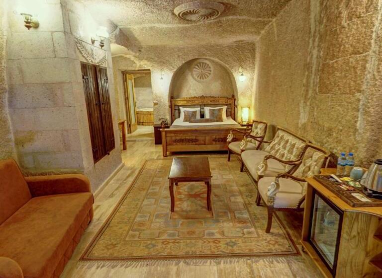 جناح ديلوكس, Roma Cave Suite