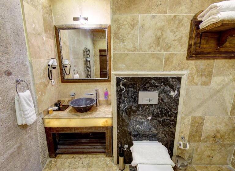 جناح جونيور, Roma Cave Suite