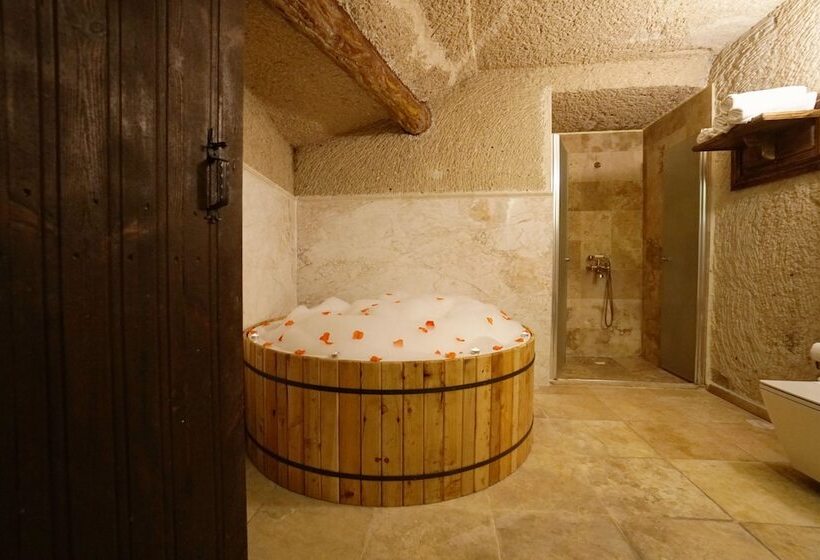 جناح ديلوكس, Roma Cave Suite
