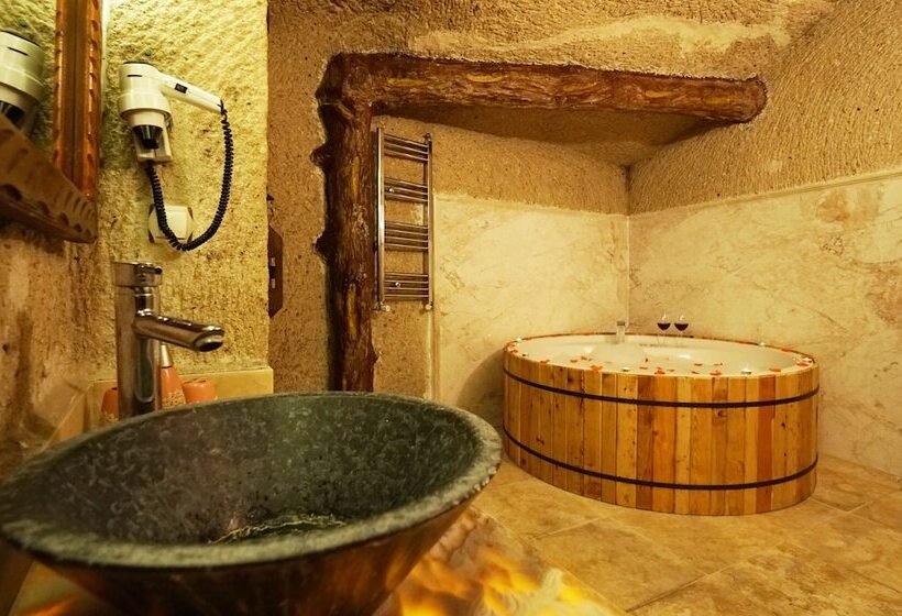 جناح ديلوكس, Roma Cave Suite