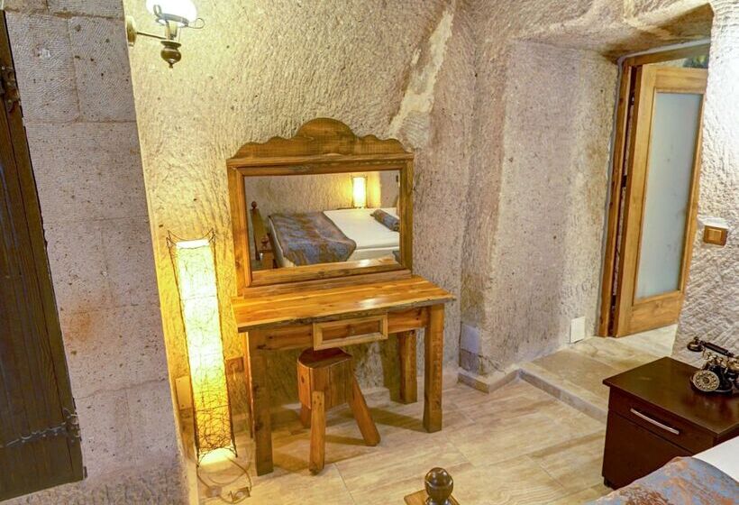 جناح ديلوكس, Roma Cave Suite