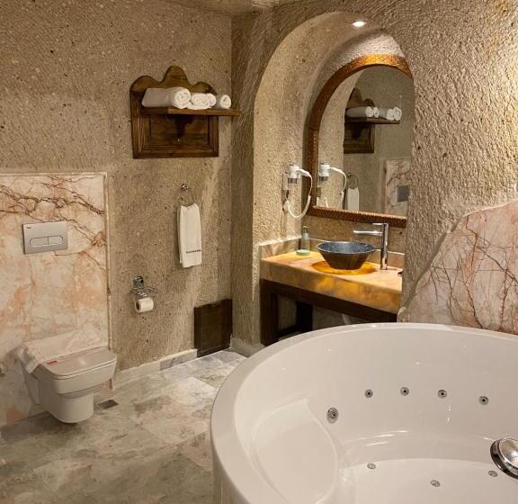 جناح ديلوكس, Roma Cave Suite