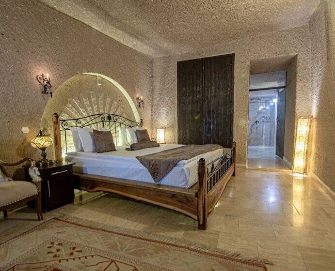 جناح ديلوكس, Roma Cave Suite