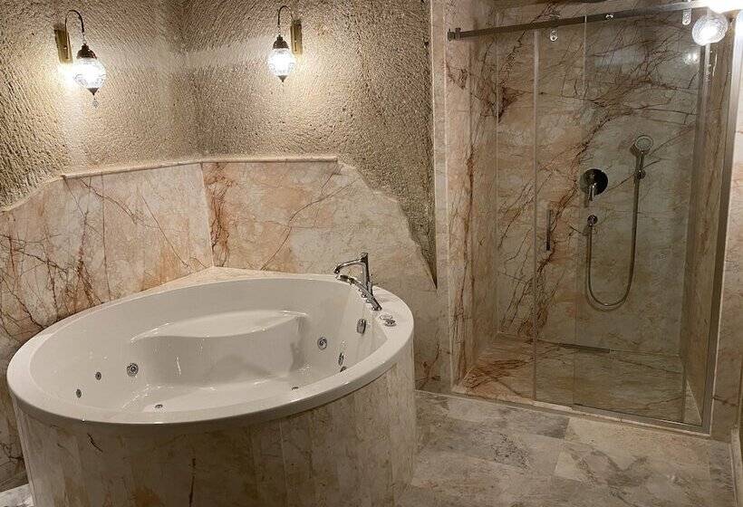 جناح ديلوكس, Roma Cave Suite