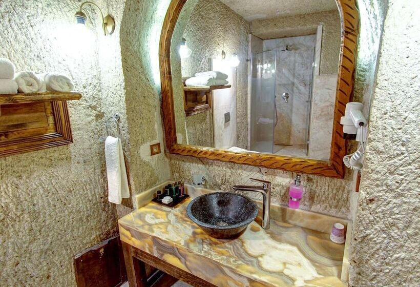 جناح ديلوكس, Roma Cave Suite