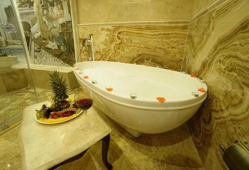 جناح ديلوكس, Roma Cave Suite