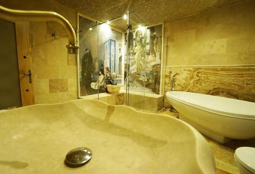 جناح ديلوكس, Roma Cave Suite