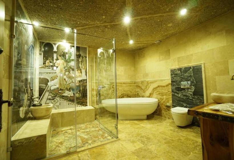 جناح ديلوكس, Roma Cave Suite