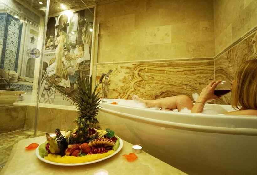 جناح ديلوكس, Roma Cave Suite